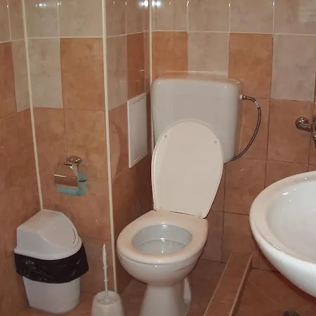 酒店 Vanessa Family 拉夫达