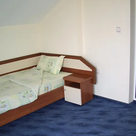 酒店 Vanessa Family 拉夫达